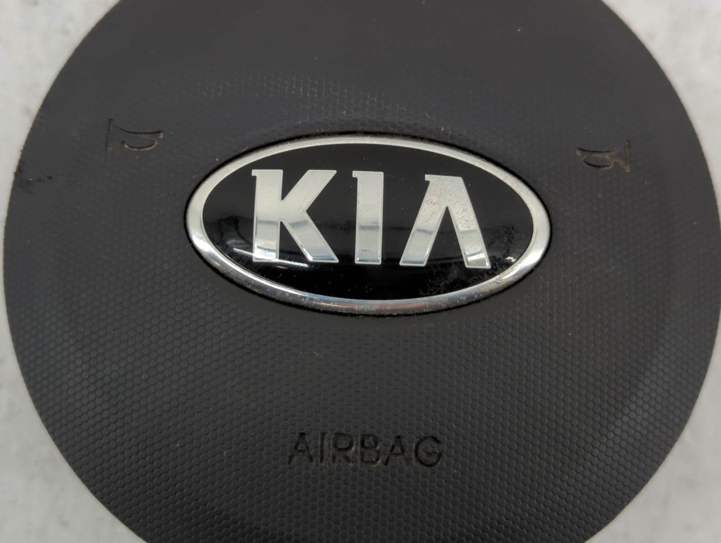 2004 Saturn Vue Air Bag Driver Left Steering Wheel Mounted P/N:569002K501WK Fits OEM Used Auto Parts - Oemusedautoparts1.com