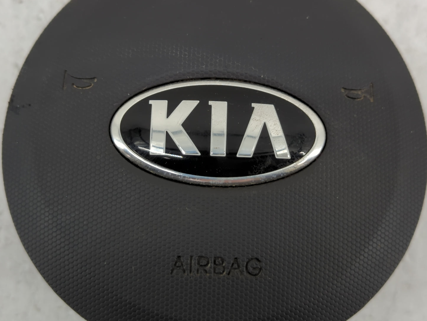 2004 Saturn Vue Air Bag Driver Left Steering Wheel Mounted P/N:569002K501WK Fits OEM Used Auto Parts - Oemusedautoparts1.com