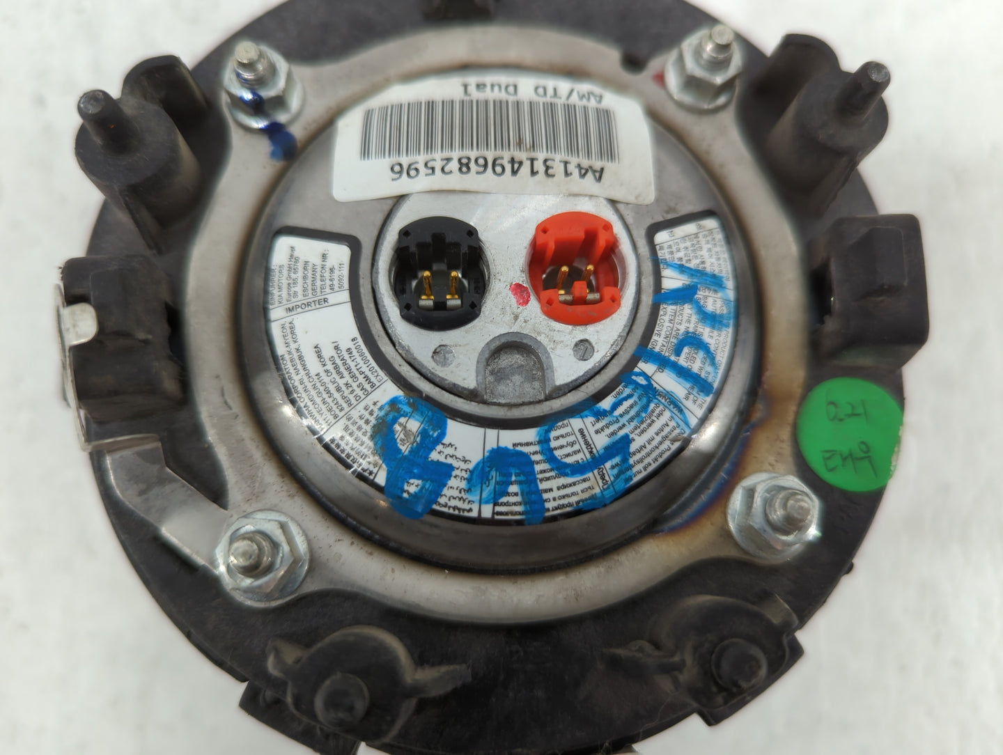 2004 Saturn Vue Air Bag Driver Left Steering Wheel Mounted P/N:569002K501WK Fits OEM Used Auto Parts - Oemusedautoparts1.com