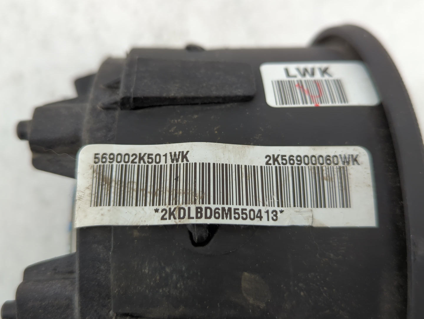 2004 Saturn Vue Air Bag Driver Left Steering Wheel Mounted P/N:569002K501WK Fits OEM Used Auto Parts - Oemusedautoparts1.com