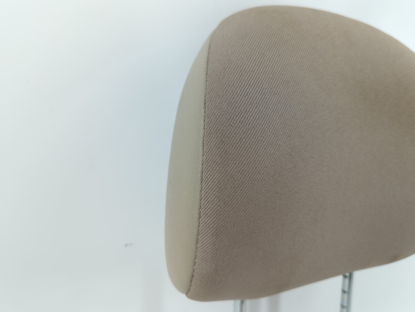 2002-2007 Saturn Vue Headrest Head Rest Front Driver Passenger Seat Fits Fits 2002 2003 2004 2005 2006 2007 OEM Used Auto Pa
