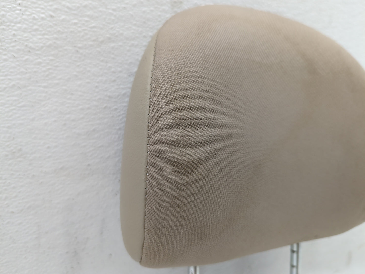 2002-2007 Saturn Vue Headrest Head Rest Front Driver Passenger Seat Fits Fits 2002 2003 2004 2005 2006 2007 OEM Used Auto Pa