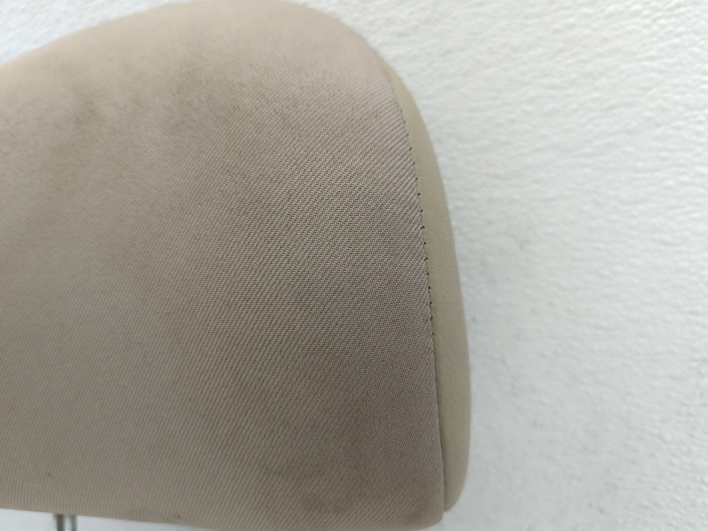 2002-2007 Saturn Vue Headrest Head Rest Front Driver Passenger Seat Fits Fits 2002 2003 2004 2005 2006 2007 OEM Used Auto Pa