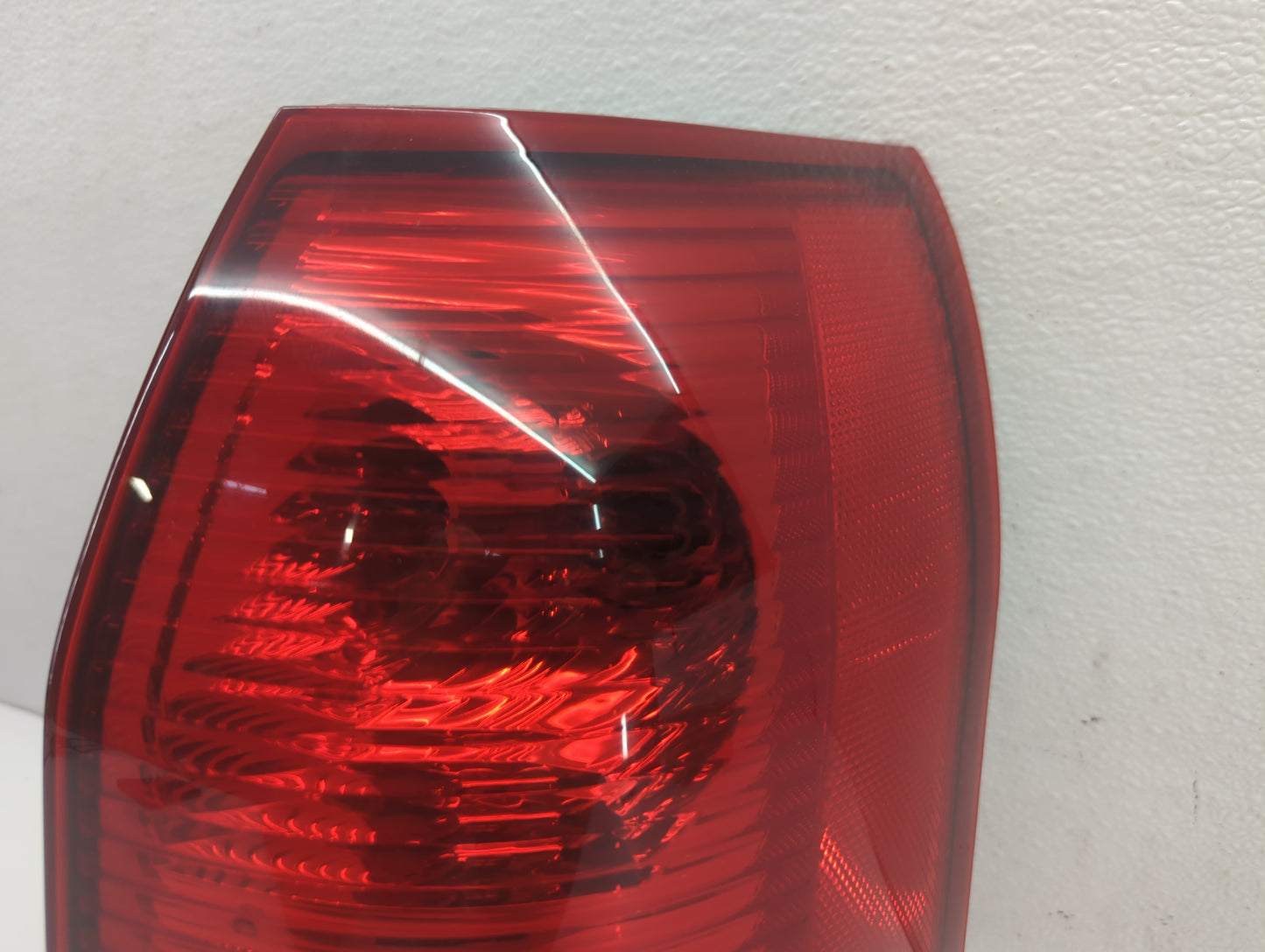 2004-2007 Saturn Vue Tail Light Assembly Passenger Right OEM Fits Fits 2004 2005 2006 2007 OEM Used Auto Parts - Oemusedauto