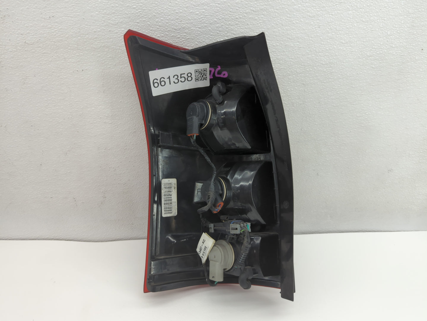 2004-2007 Saturn Vue Tail Light Assembly Passenger Right OEM Fits Fits 2004 2005 2006 2007 OEM Used Auto Parts - Oemusedauto