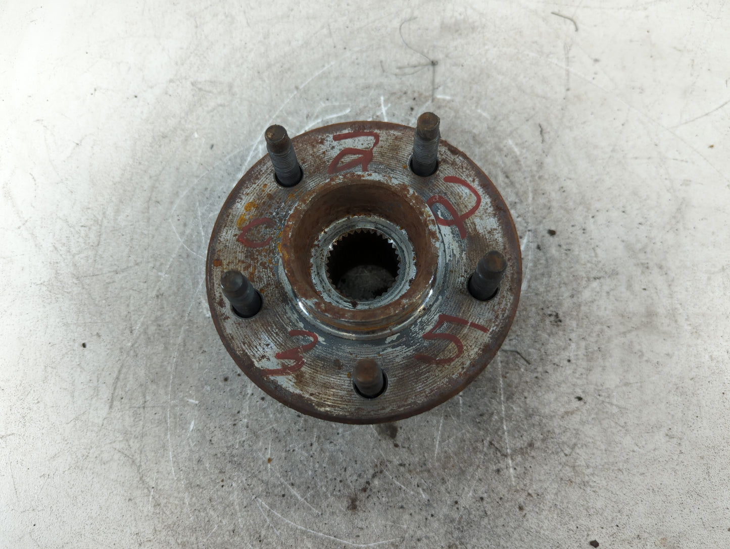 2002-2007 Saturn Vue Driver Front Wheel Hub Oem - Oemusedautoparts1.com