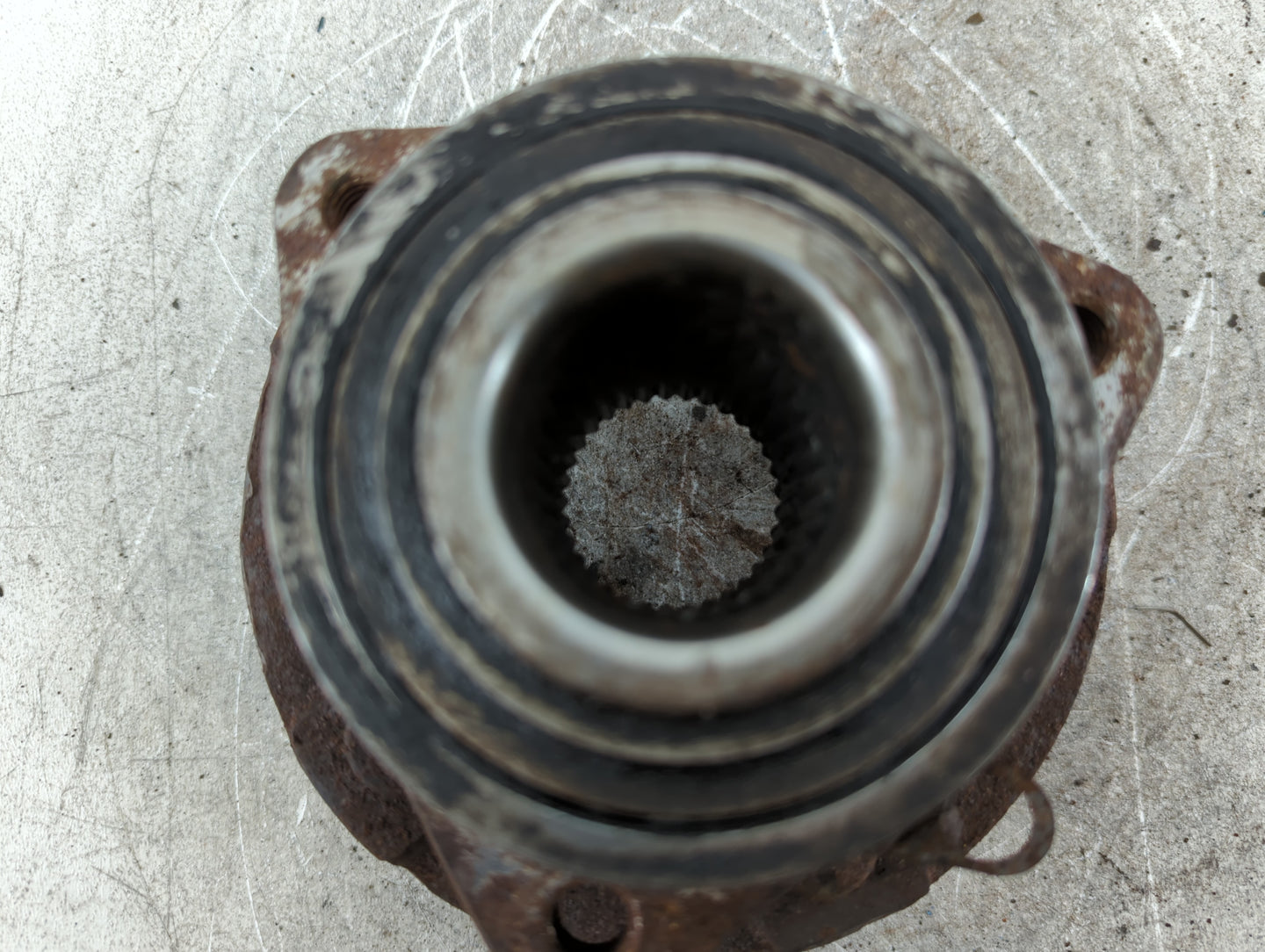 2002-2007 Saturn Vue Driver Front Wheel Hub Oem - Oemusedautoparts1.com