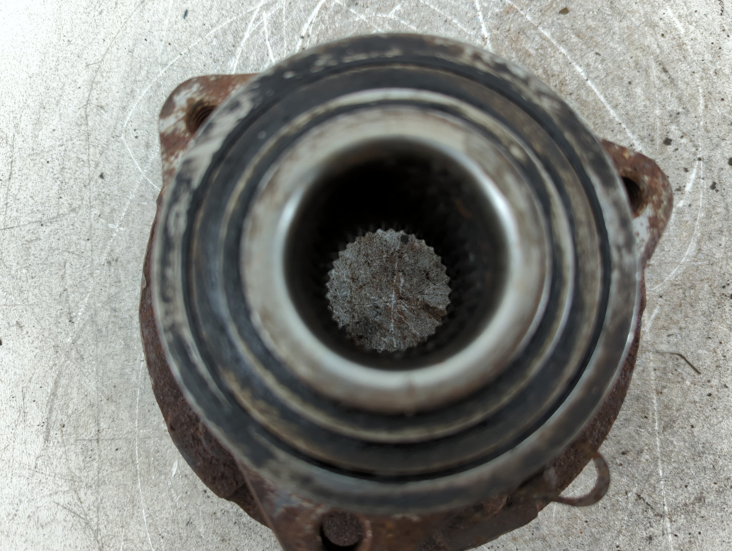 2002-2007 Saturn Vue Driver Front Wheel Hub Oem - Oemusedautoparts1.com