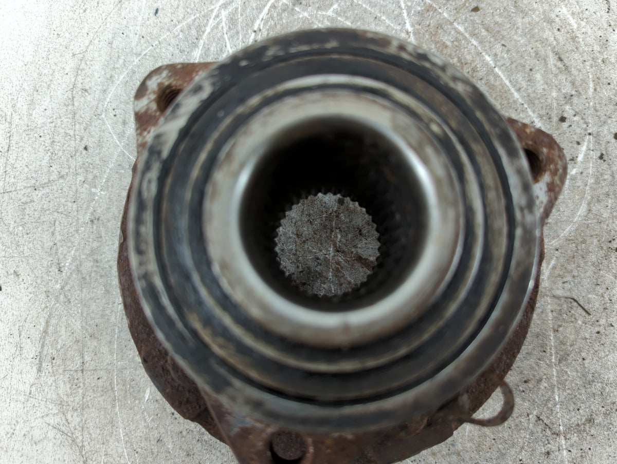 2002-2007 Saturn Vue Driver Front Wheel Hub Oem 701085 - Oemusedautoparts1.com