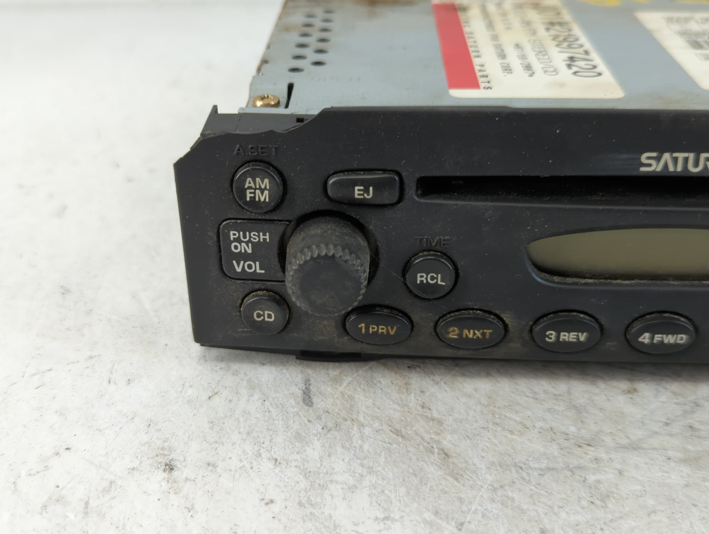2004-2005 Saturn Vue Radio AM FM Cd Player Receiver Replacement P/N:15219738 Fits Fits 2004 2005 OEM Used Auto Parts - Oemus