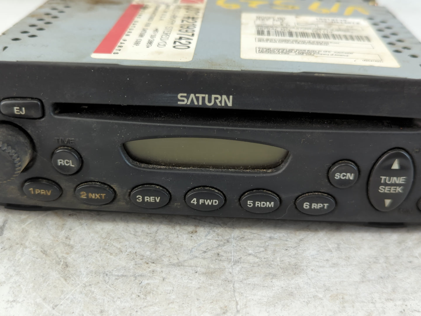 2004-2005 Saturn Vue Radio AM FM Cd Player Receiver Replacement P/N:15219738 Fits Fits 2004 2005 OEM Used Auto Parts - Oemus