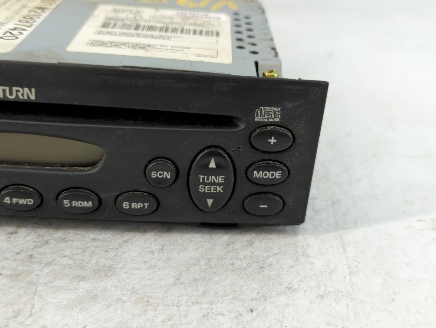 2004-2005 Saturn Vue Radio AM FM Cd Player Receiver Replacement P/N:15219738 Fits Fits 2004 2005 OEM Used Auto Parts - Oemus