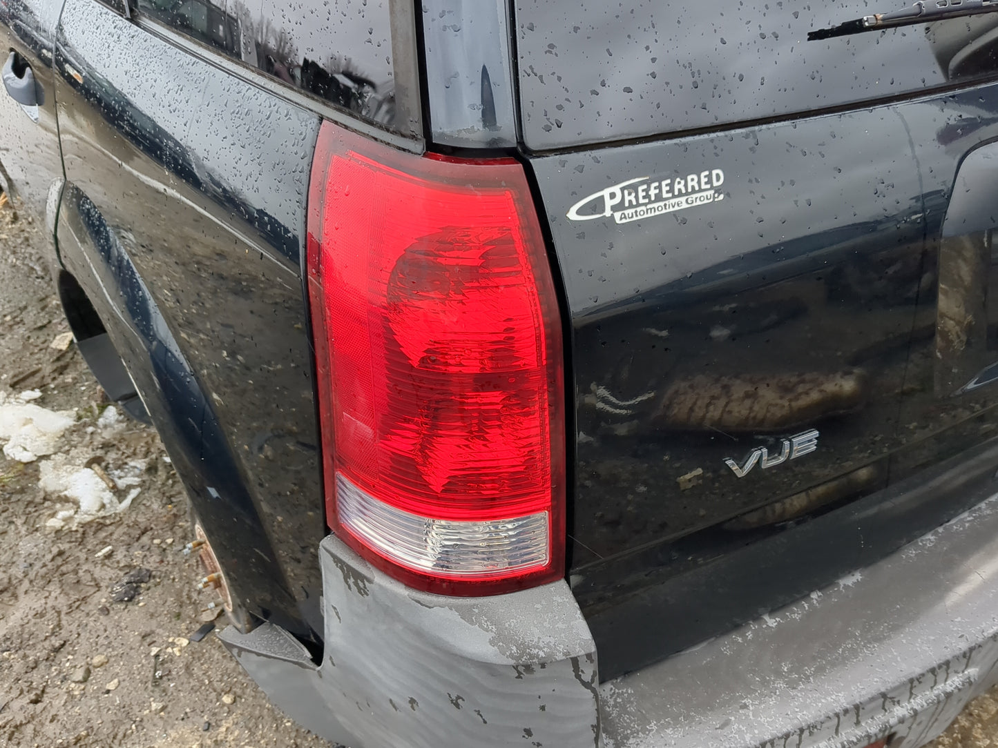 2004-2007 Saturn Vue Tail Light Assembly Driver Left OEM Fits Fits 2004 2005 2006 2007 OEM Used Auto Parts - Oemusedautopart