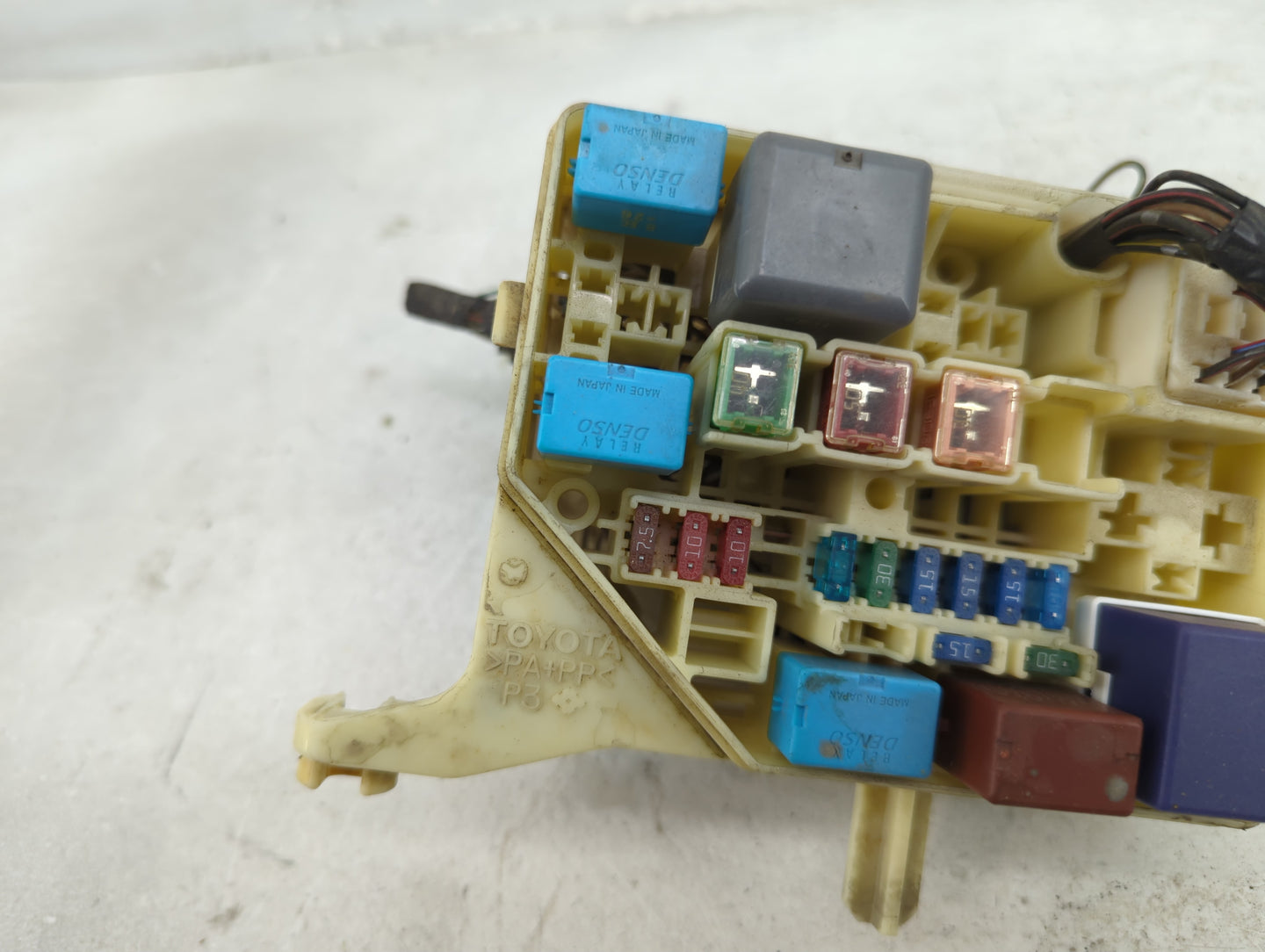 2004 Scion Xb Fusebox Fuse Box Panel Relay Module Fits OEM Used Auto Parts - Oemusedautoparts1.com
