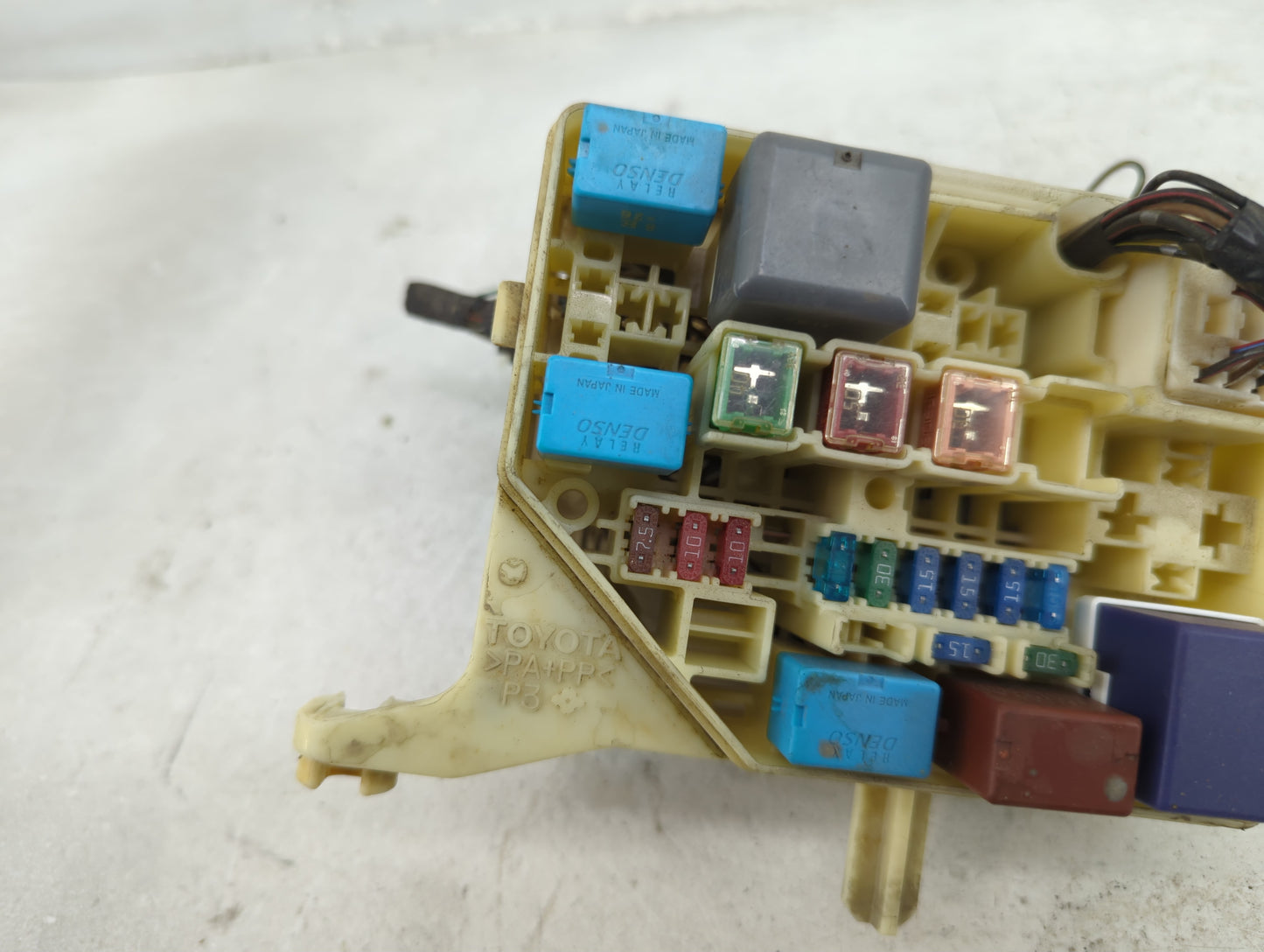 2004 Scion Xb Fusebox Fuse Box Panel Relay Module Fits OEM Used Auto Parts - Oemusedautoparts1.com