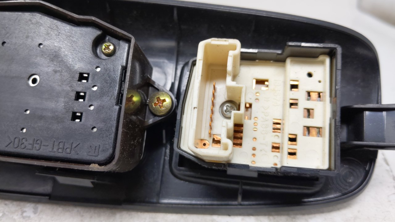 2004 Scion Xb Master Power Window Switch Replacement Driver Side Left Fits OEM Used Auto Parts - Oemusedautoparts1.com