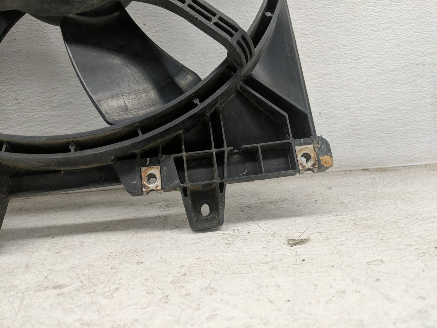 2003-2004 Subaru Forester Electric Radiator Cooling Fan Motor Assembly - Oemusedautoparts1.com