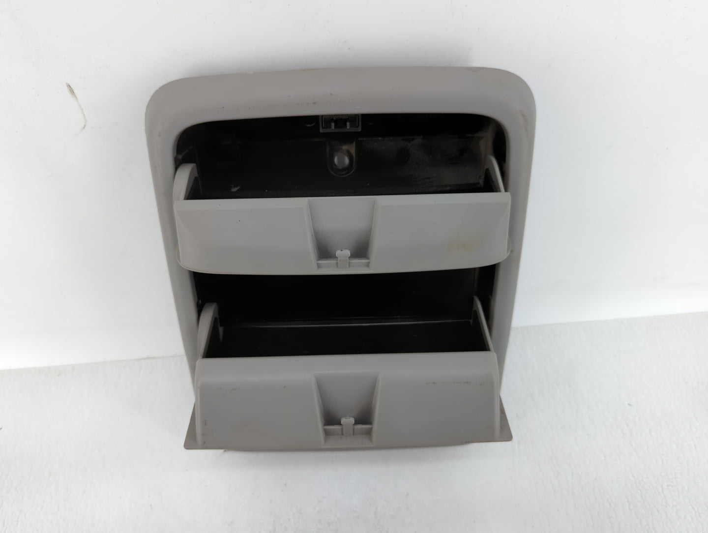 2004 Subaru Forester Overhead Roof Console 420430 - Oemusedautoparts1.com