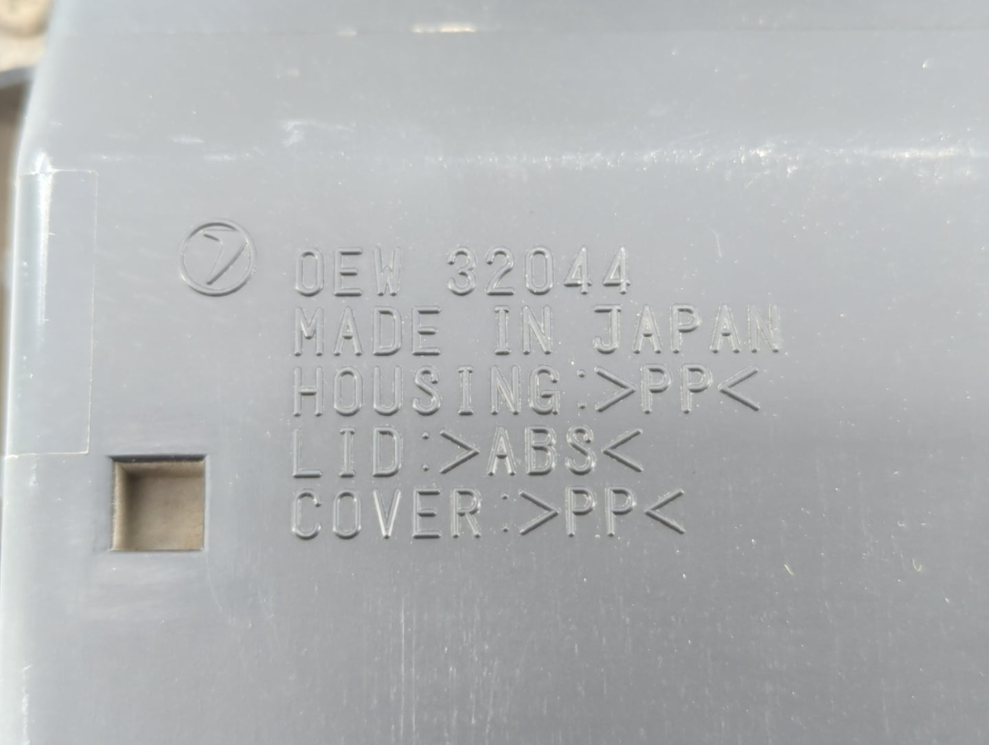 2004 Subaru Forester Overhead Roof Console - Oemusedautoparts1.com