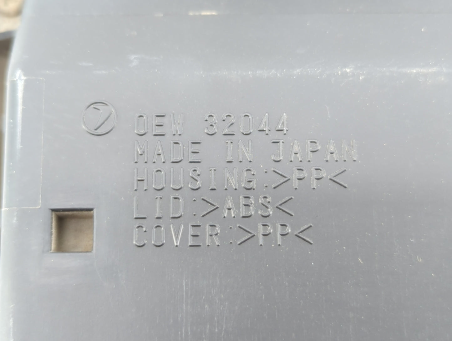 2004 Subaru Forester Overhead Roof Console - Oemusedautoparts1.com