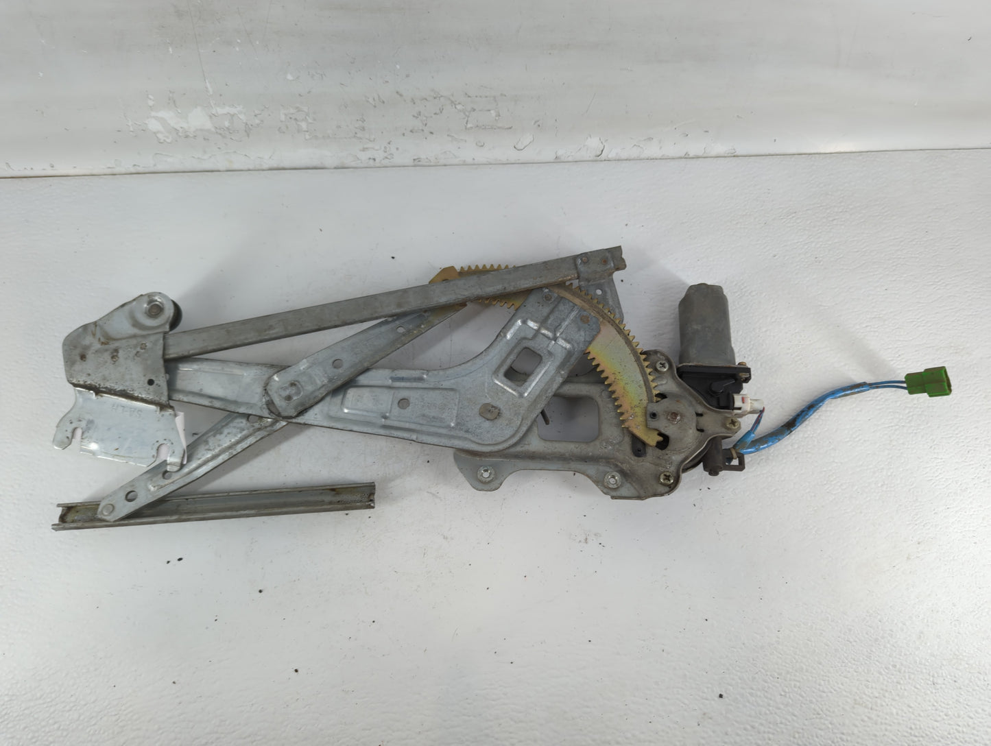2004 Subaru Forester Window Regulator Passenger Front - Oemusedautoparts1.com