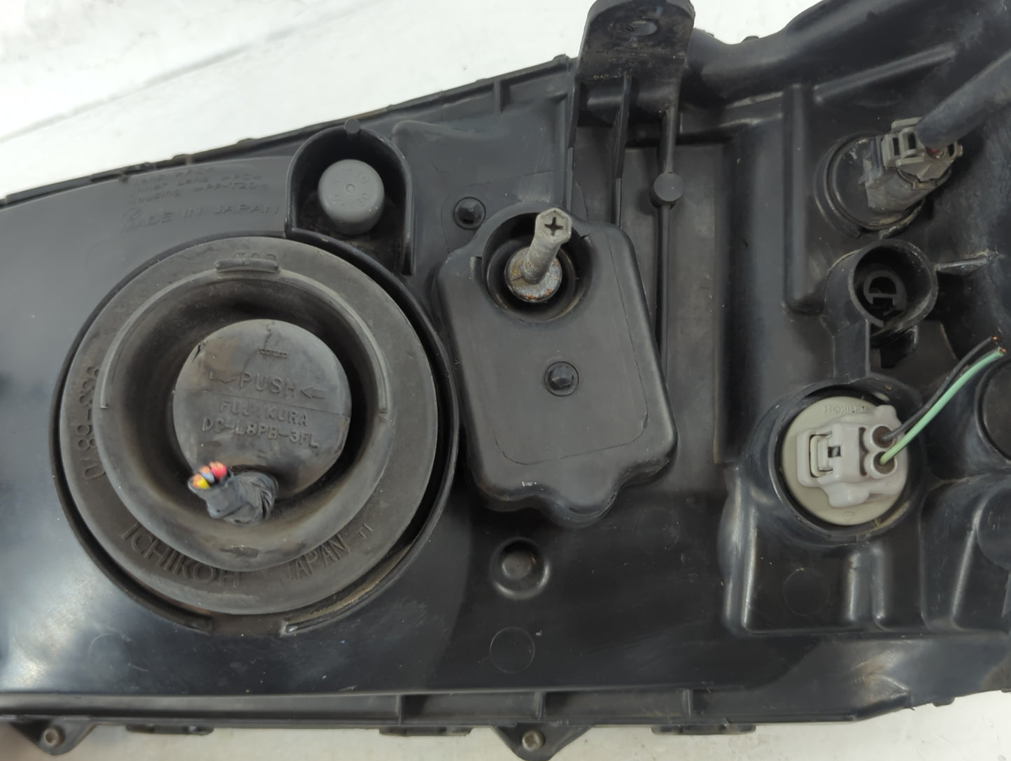 2004 Subaru Forester Passenger Right Oem Head Light Headlight Lamp - Oemusedautoparts1.com