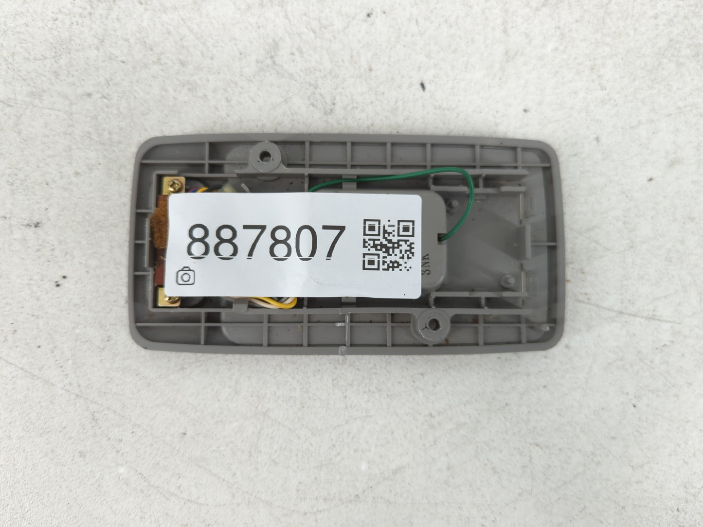 2004 Subaru Forester Rear Cargo Cover Storage Retractable Shade - Oemusedautoparts1.com