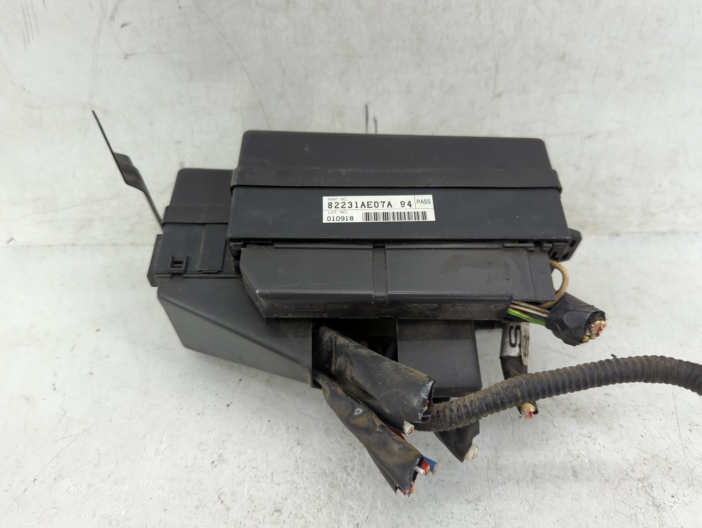 2003-2004 Subaru Impreza Fusebox Fuse Box Panel Relay Module P/N:82231FE000 Fits Fits 2003 2004 OEM Used Auto Parts - Oemuse