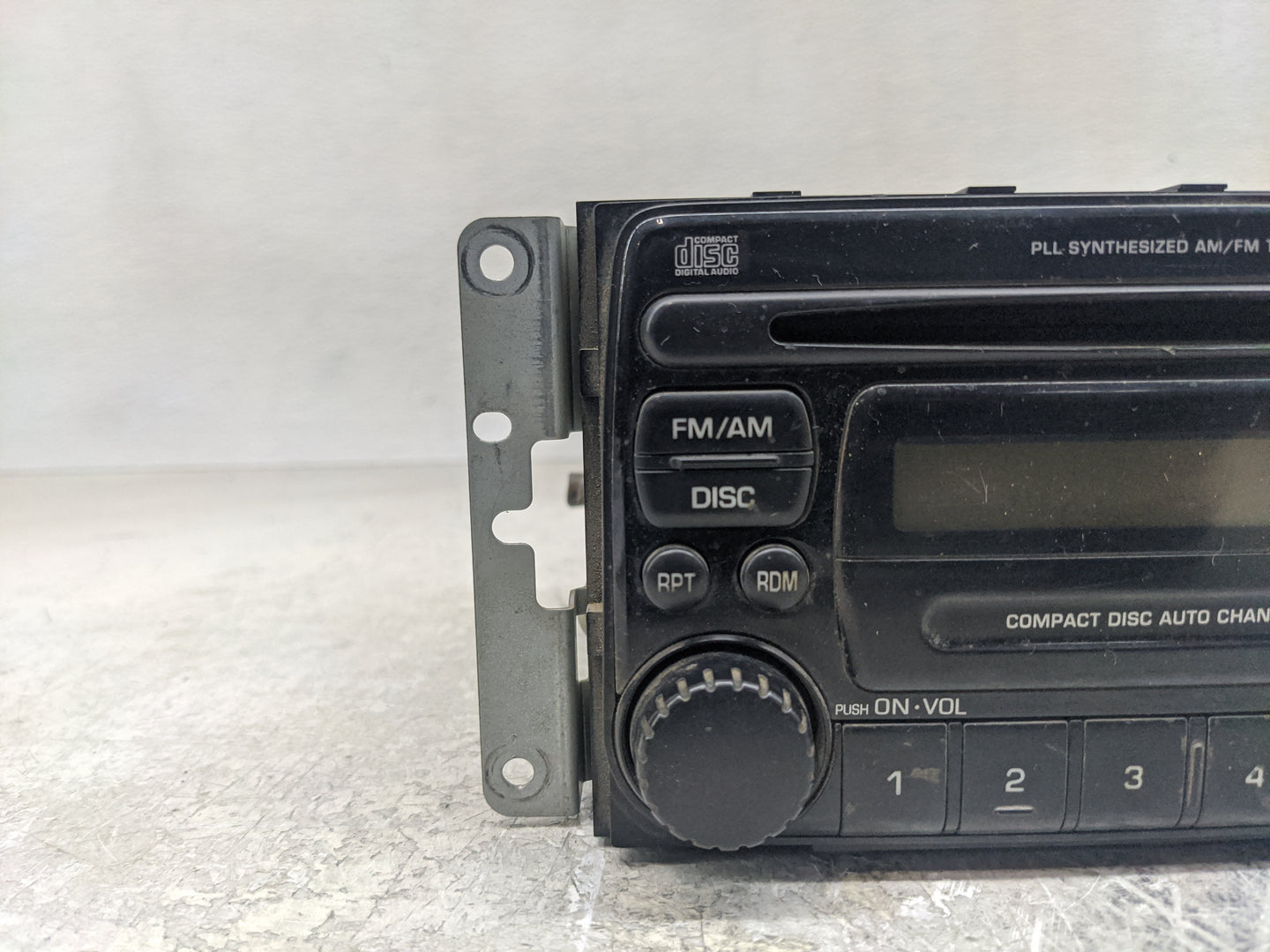 2004 Suzuki Aerio Radio AM FM Cd Player Receiver Replacement Fits OEM Used Auto Parts - Oemusedautoparts1.com