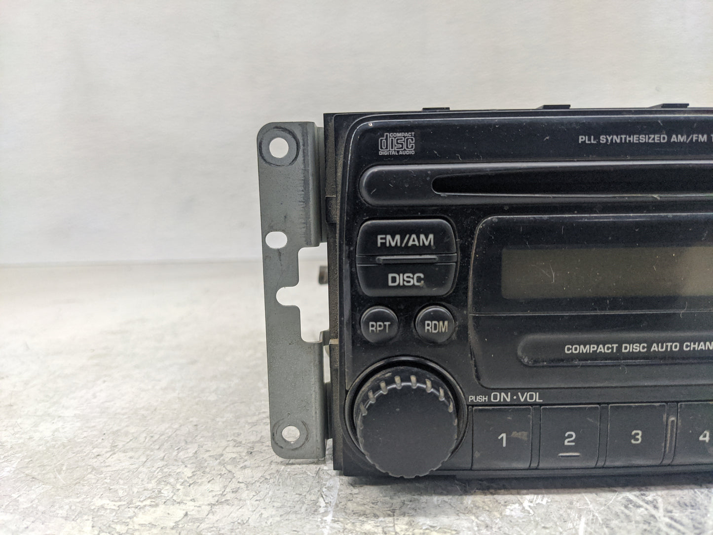 2004 Suzuki Aerio Radio AM FM Cd Player Receiver Replacement Fits OEM Used Auto Parts - Oemusedautoparts1.com