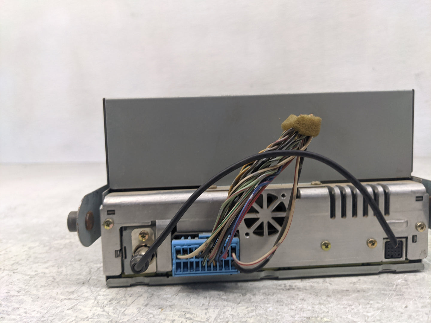 2004 Suzuki Aerio Radio AM FM Cd Player Receiver Replacement Fits OEM Used Auto Parts - Oemusedautoparts1.com