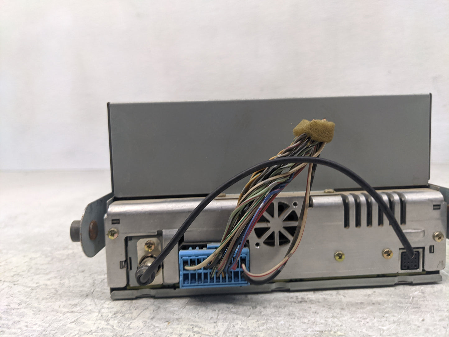 2004 Suzuki Aerio Radio AM FM Cd Player Receiver Replacement Fits OEM Used Auto Parts - Oemusedautoparts1.com