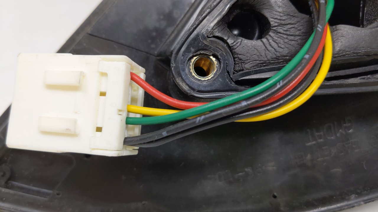 2004-2008 Suzuki Forenza Driver Side View Mirror - Left Door Mirror OEM Used - Oemusedautoparts1.com