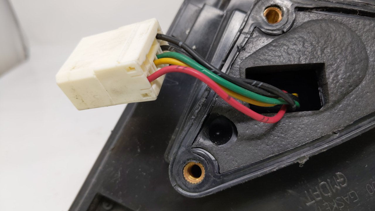 2004-2008 Suzuki Forenza Driver Side View Mirror - Left Door Mirror OEM Used - Oemusedautoparts1.com