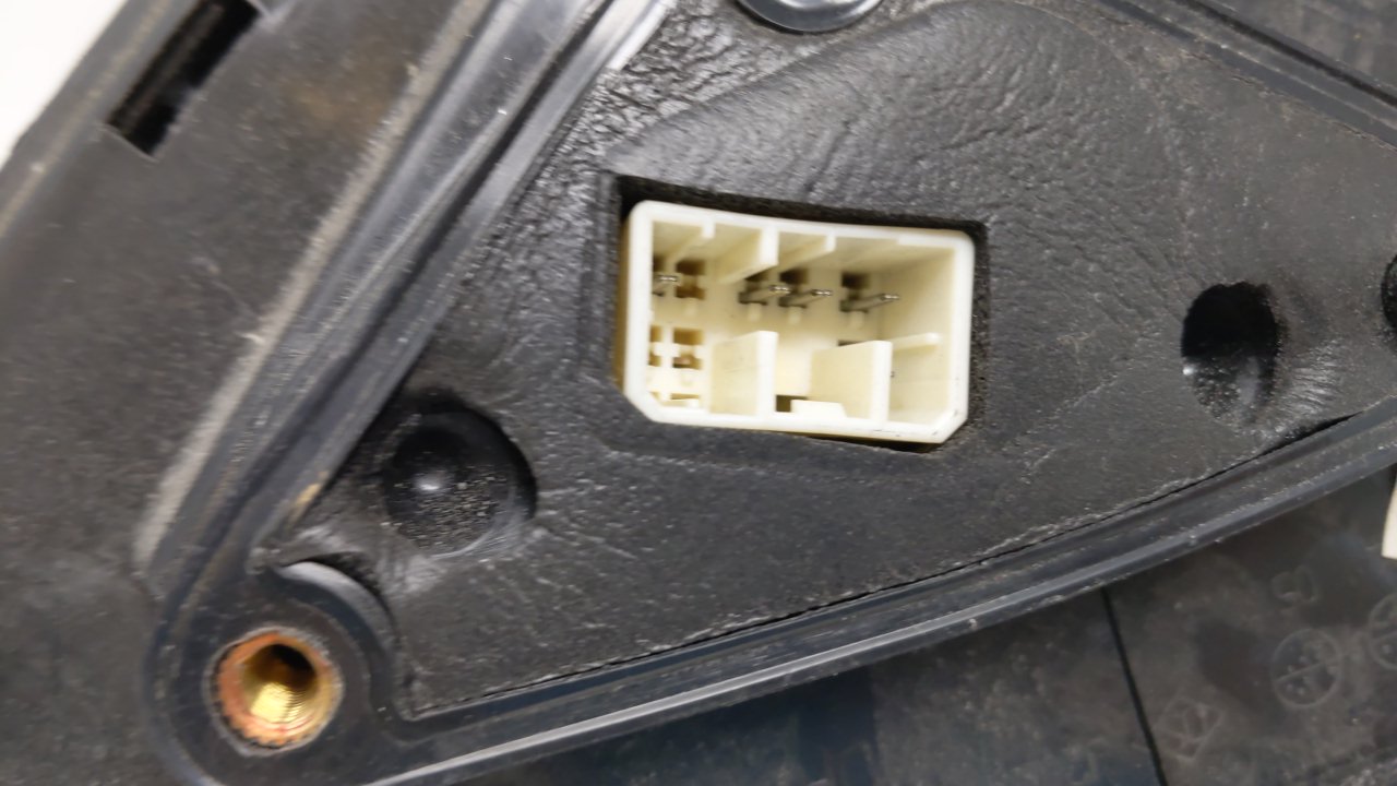 2005-2008 Suzuki Reno Driver Side View Mirror - Left Door Mirror OEM Used - Oemusedautoparts1.com