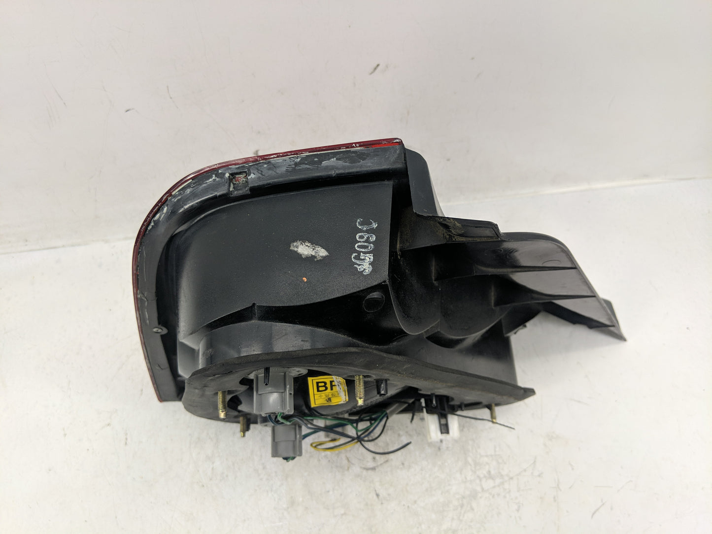2004-2006 Suzuki Verona Tail Light Assembly Passenger Right OEM Fits Fits 2004 2005 2006 OEM Used Auto Parts - Oemusedautopa