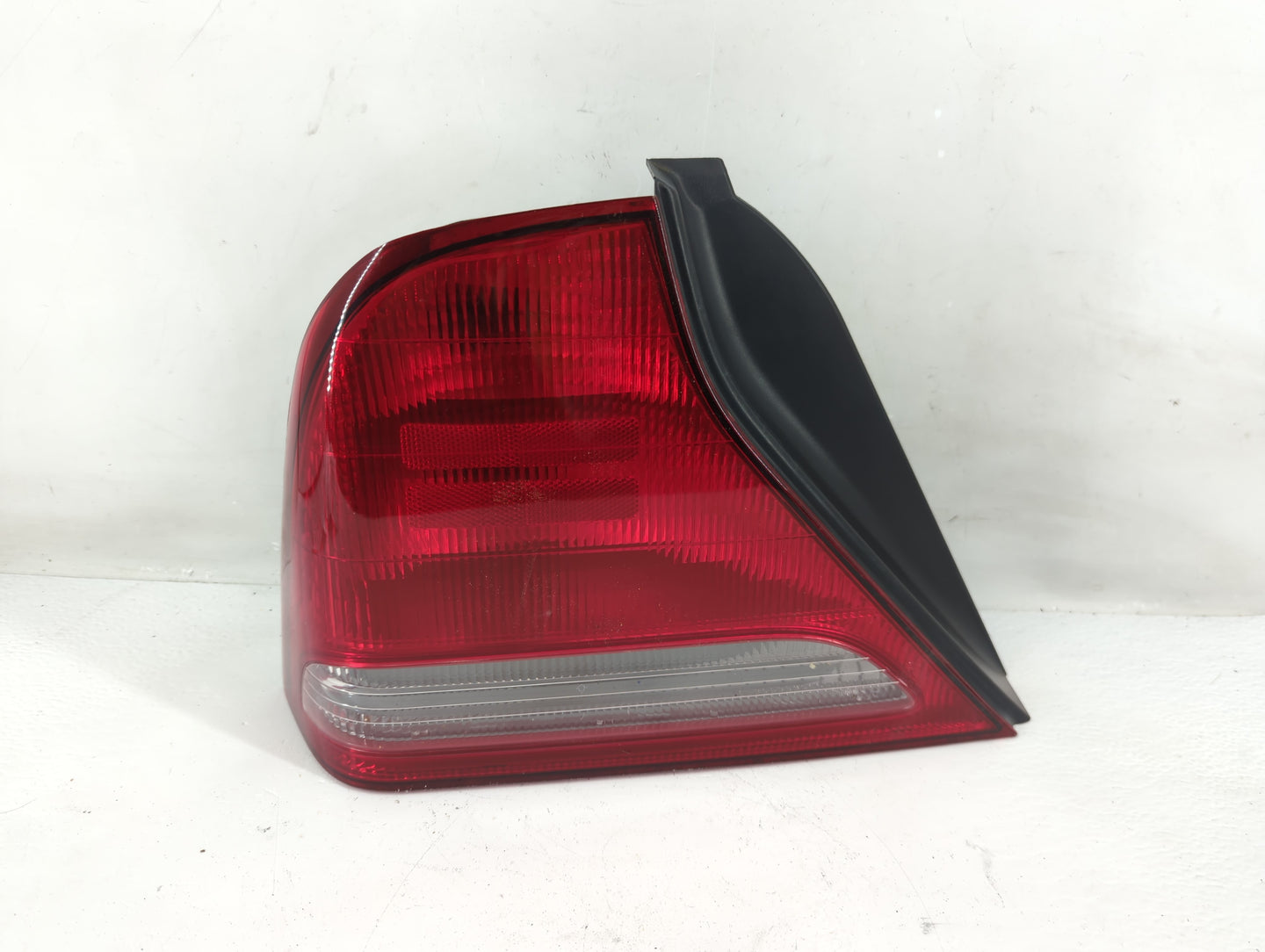 2004-2006 Suzuki Verona Tail Light Assembly Driver Left OEM Fits Fits 2004 2005 2006 OEM Used Auto Parts - Oemusedautoparts1