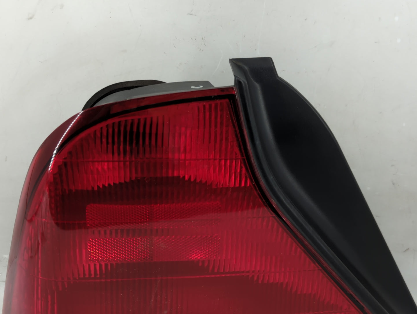 2004-2006 Suzuki Verona Tail Light Assembly Driver Left OEM Fits Fits 2004 2005 2006 OEM Used Auto Parts - Oemusedautoparts1