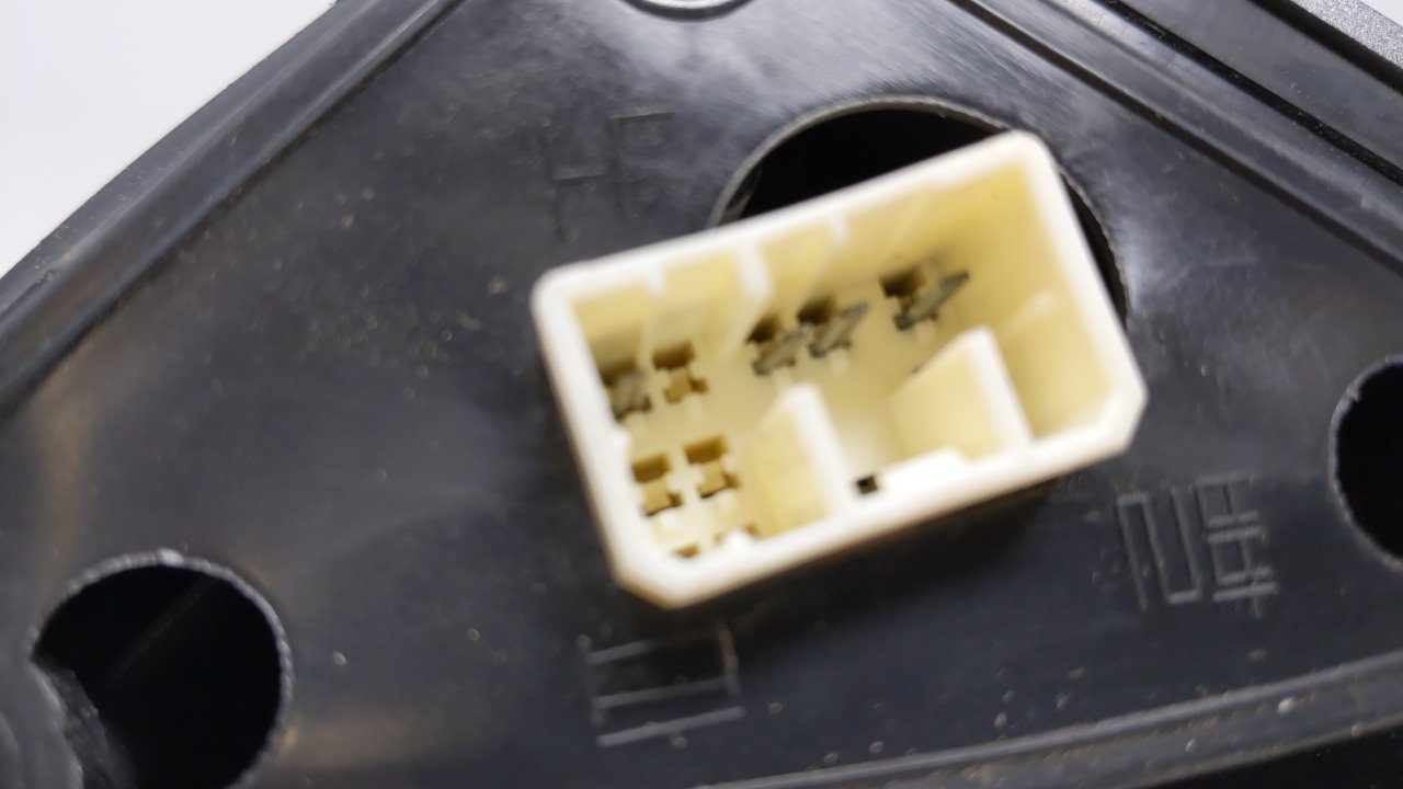 2004-2006 Suzuki Verona Driver Side View Mirror - Left Door Mirror OEM Used - Oemusedautoparts1.com