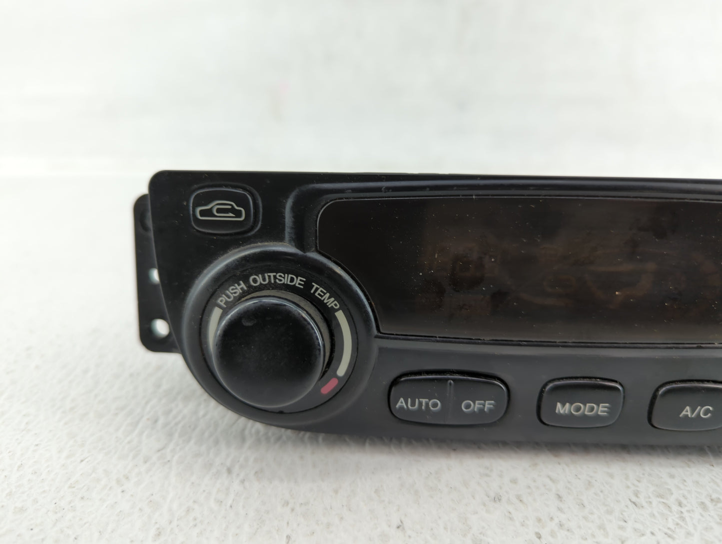 2004 Suzuki Verona Climate Control Module Temperature AC/Heater Replacement P/N:96392751 Fits OEM Used Auto Parts - Oemuseda