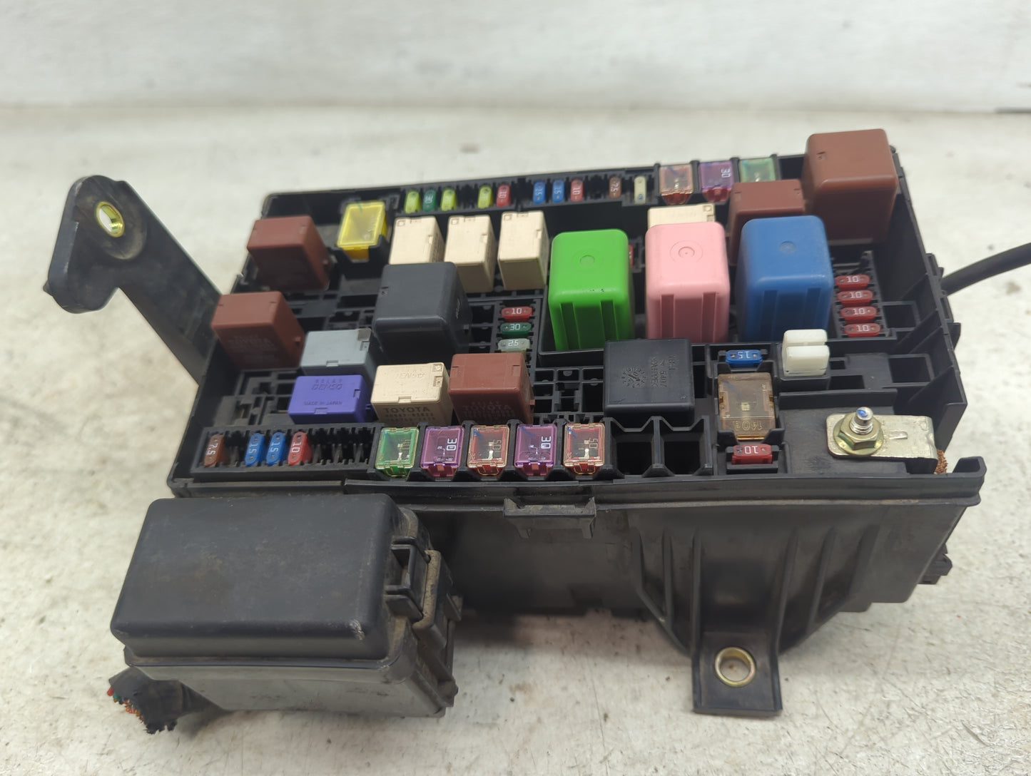2003-2005 Toyota 4runner Fusebox Fuse Box Panel Relay Module Fits Fits 2003 2004 2005 OEM Used Auto Parts - Oemusedautoparts