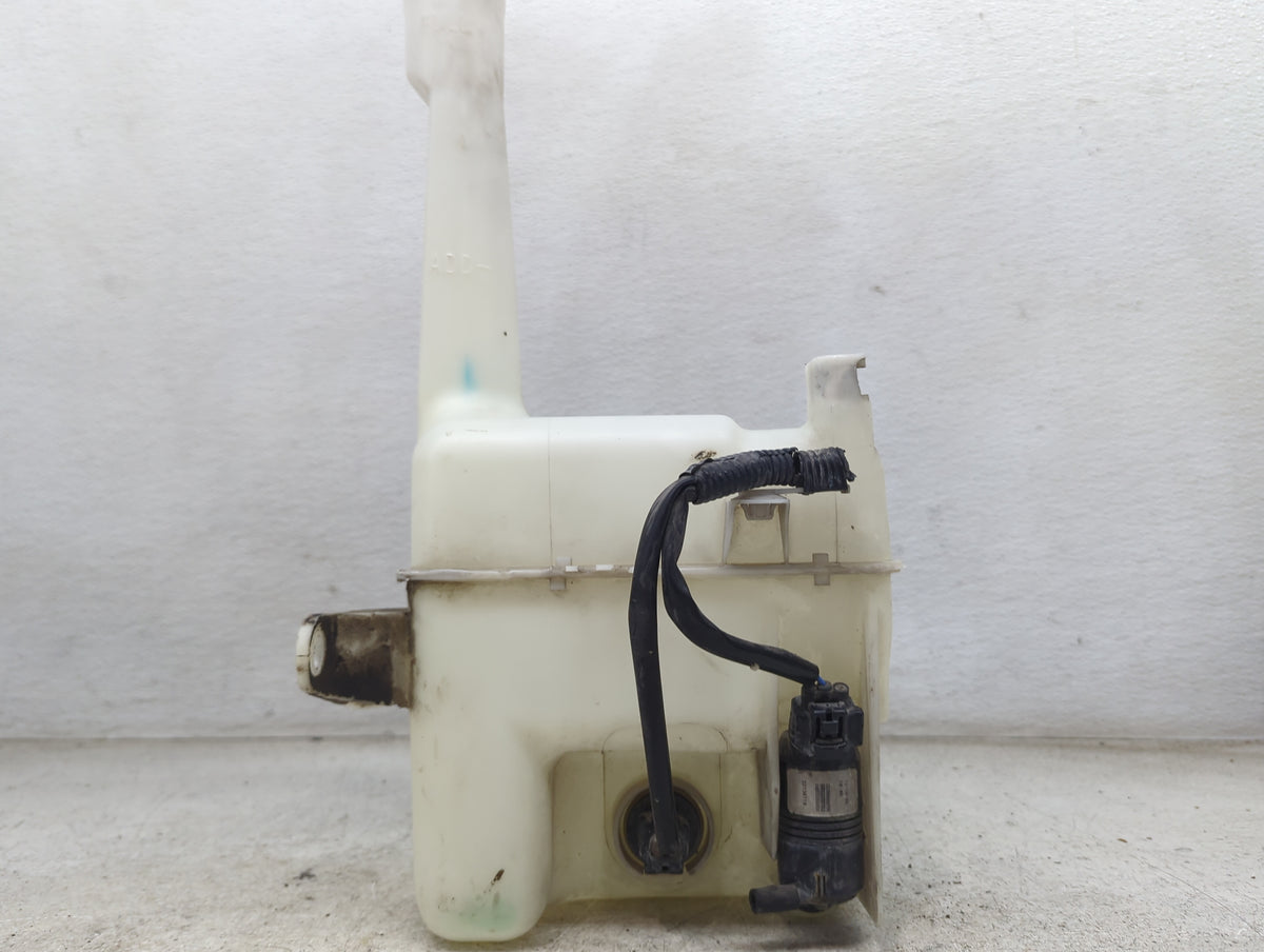 2000-2004 Toyota Avalon Windshield Washer Fluid Reservoir Bottle - Oemusedautoparts1.com
