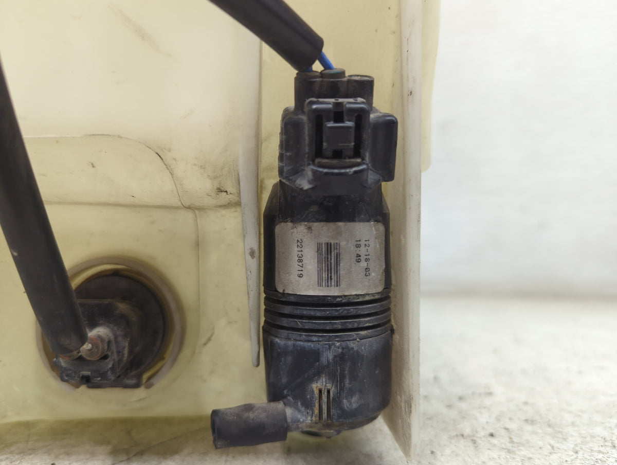 2000-2004 Toyota Avalon Windshield Washer Fluid Reservoir Bottle - Oemusedautoparts1.com