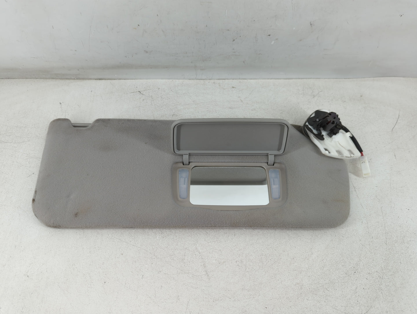 2002-2006 Toyota Camry Sun Visor Shade Replacement Passenger Right Mirror Fits Fits 2002 2003 2004 2005 2006 OEM Used Auto P