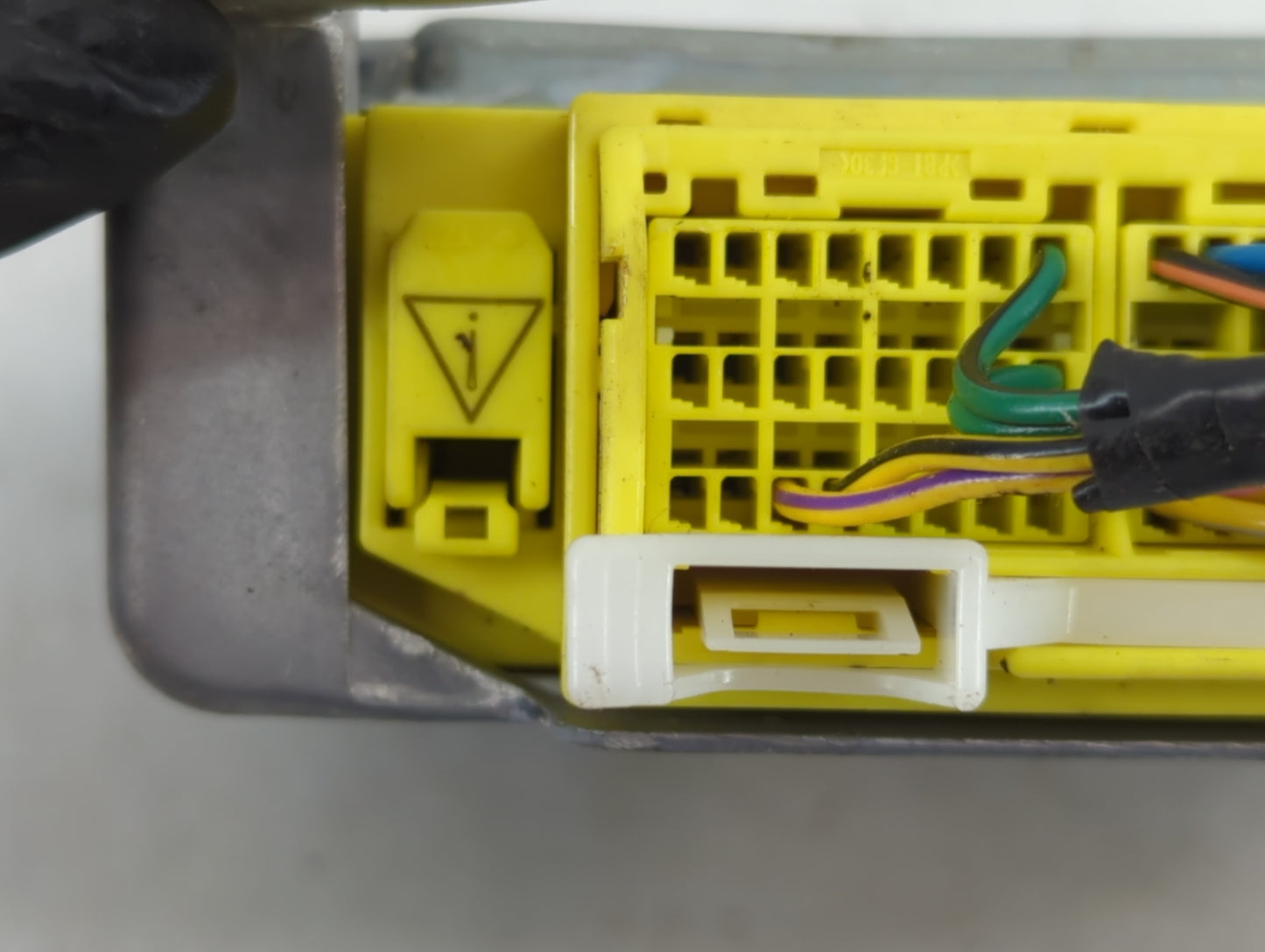 2004-2006 Toyota Camry Chassis Control Module Ccm Bcm Body Control - Oemusedautoparts1.com