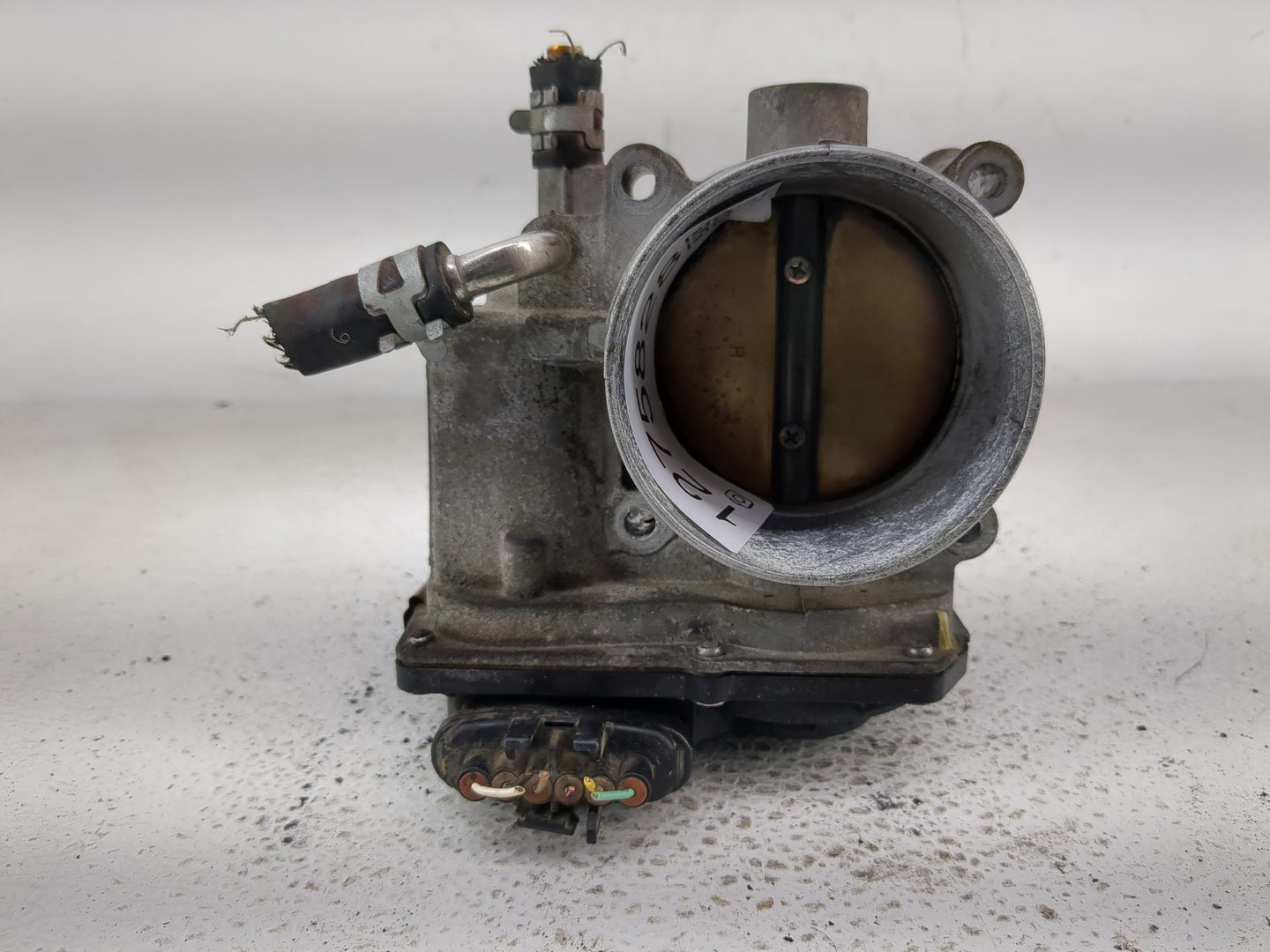 2003-2004 Toyota Camry Throttle Body P/N:22030-0A020 Fits Fits 2003 2004 OEM Used Auto Parts - Oemusedautoparts1.com