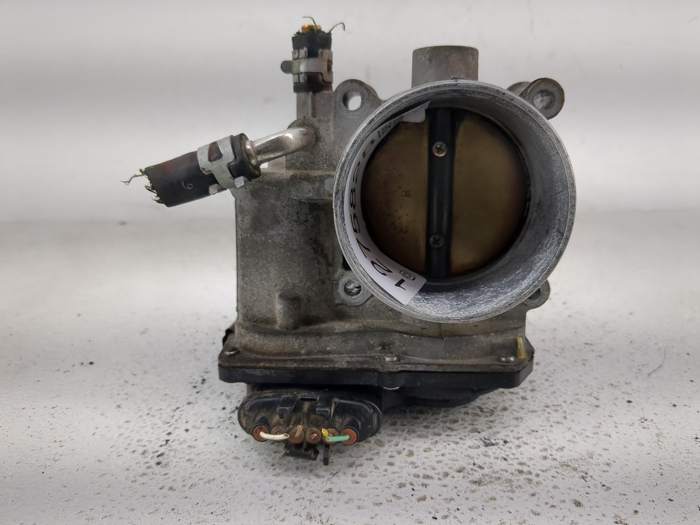 2003-2004 Toyota Camry Throttle Body P/N:22030-0A020 Fits Fits 2003 2004 OEM Used Auto Parts - Oemusedautoparts1.com