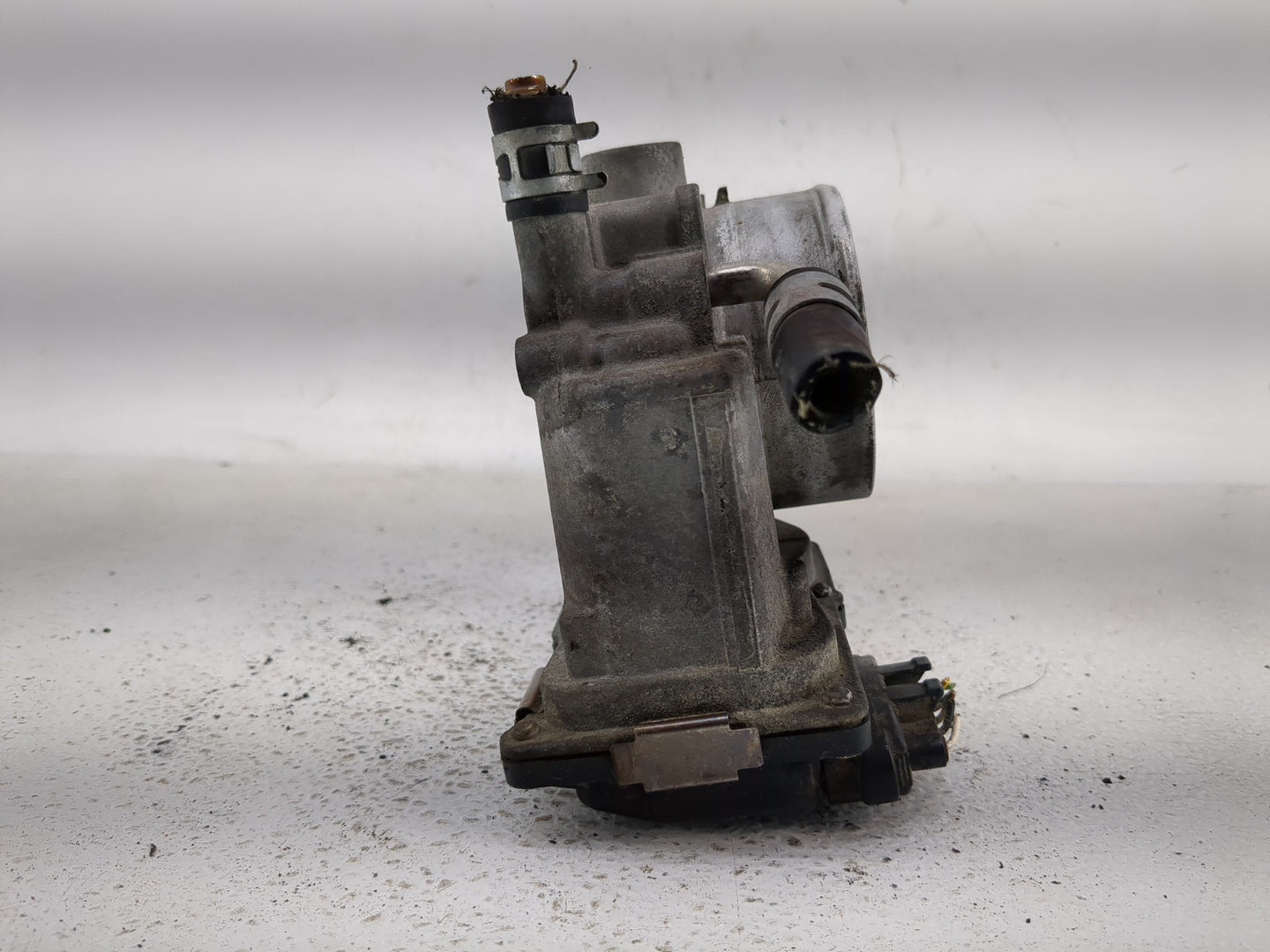 2003-2004 Toyota Camry Throttle Body P/N:22030-0A020 Fits Fits 2003 2004 OEM Used Auto Parts - Oemusedautoparts1.com