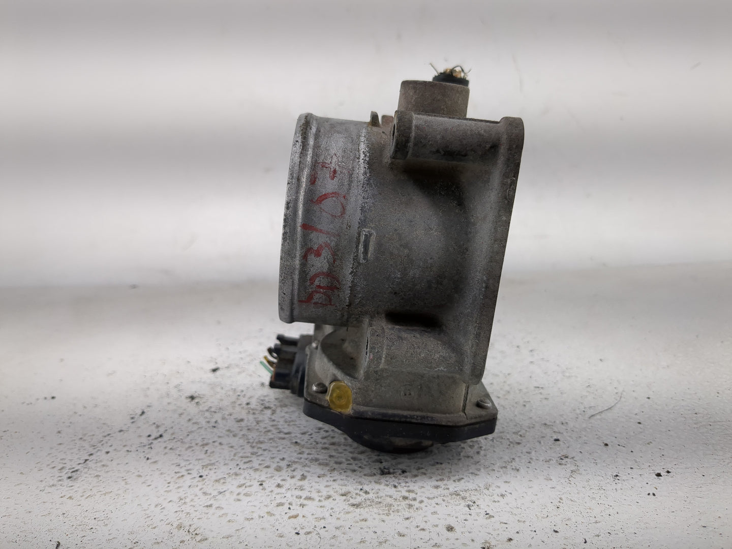 2003-2004 Toyota Camry Throttle Body P/N:22030-0A020 Fits Fits 2003 2004 OEM Used Auto Parts - Oemusedautoparts1.com