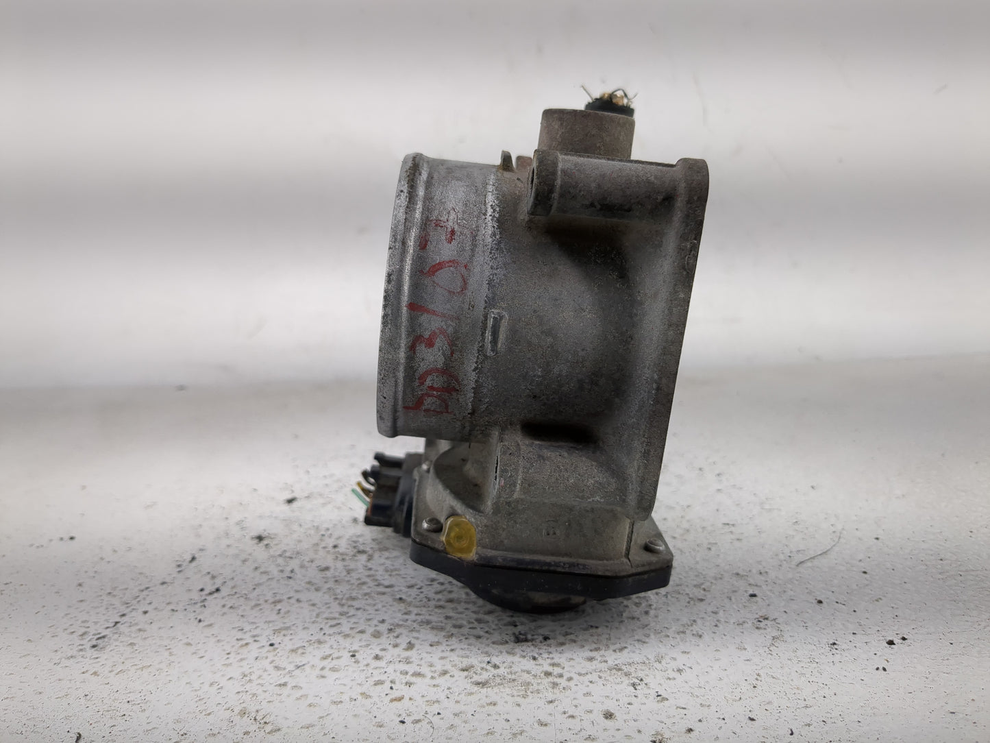 2003-2004 Toyota Camry Throttle Body P/N:22030-0A020 Fits Fits 2003 2004 OEM Used Auto Parts - Oemusedautoparts1.com